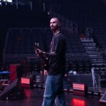 El líder del grupo de pop mostró talento para los negocios.