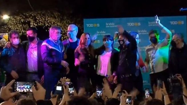 El gobernador de Buenos Aires, Axel Kicillof, junto a Victoria Tolosa Paz, Daniel Gollan y Máximo Kirchner.