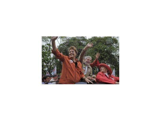 Según todas las encuestas, Rousseff superaría el 50% de los datos, pero también suena fuerte la posibilidad de una segunda vuelta.