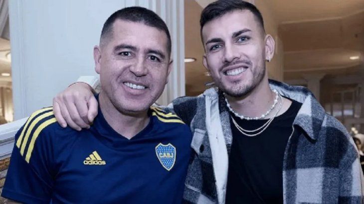 Riquelme con Leandro Paredes, el capitán de Boca. Riquelme con Leandro Paredes, el capitán de Boca.