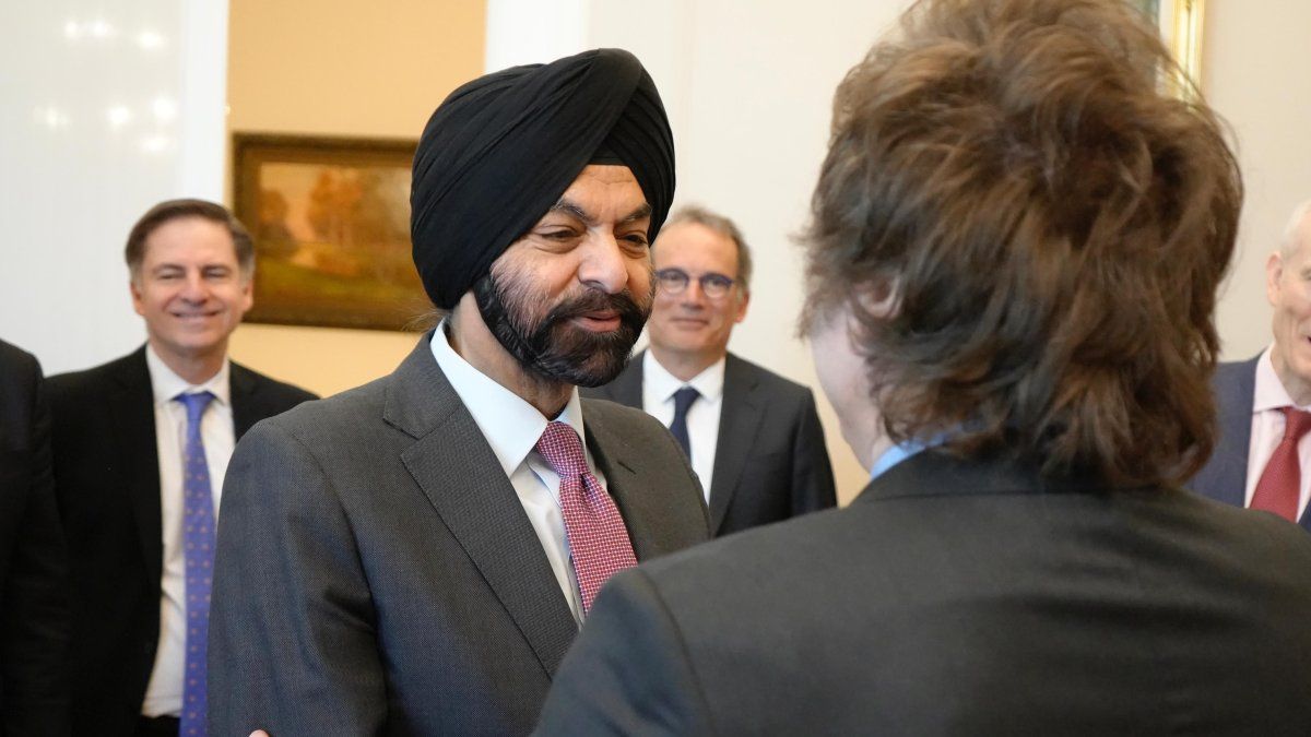 In search of dollars for reservations, Javier Milei and Luis Caputo met with the World Bank head
