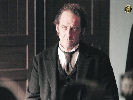 Augustine. Vincent Lindon como el neurólogo Jean Martin Charcot.