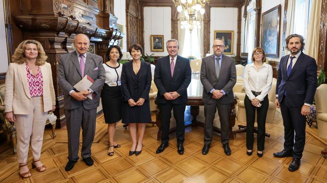 El presidente Alberto Fernández junto a la CEO de Eramet, Christel Bories.