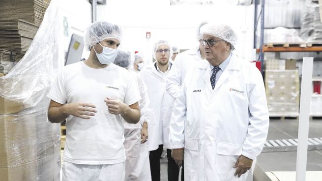 Respaldo. De Mendiguren recorrió el Parque Industrial de la ciudad de Mar del Plata y elogió el compromiso de los empresarios locales.