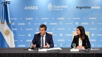 anunciaron un aumento del 15,6% en las jubilaciones mas un bono de $10 mil por tres meses
