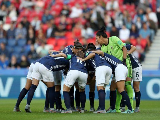 Argentina hizo historia en el Mundial de Francia, pero aún deberá esperar para saber si clasifica a octavos.