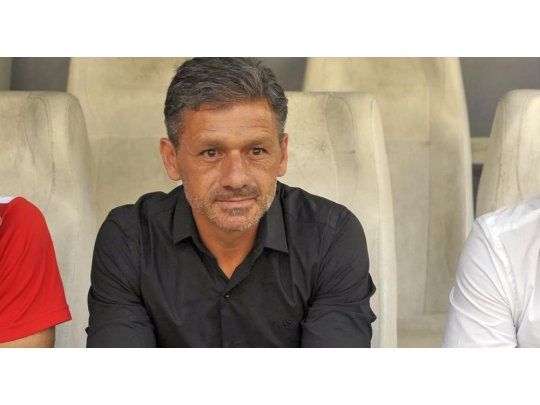 El segundo retiro de Nelson Vivas. Ahora dejó de ser DT.