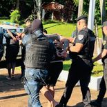 Según informó la Policía de Misiones, los arrestos se produjeron durante un operativo de la Brigada de Inteligencia Criminal de Frontera. Según informó la Policía de Misiones, los arrestos se produjeron durante un operativo de la Brigada de Inteligencia Criminal de Frontera.