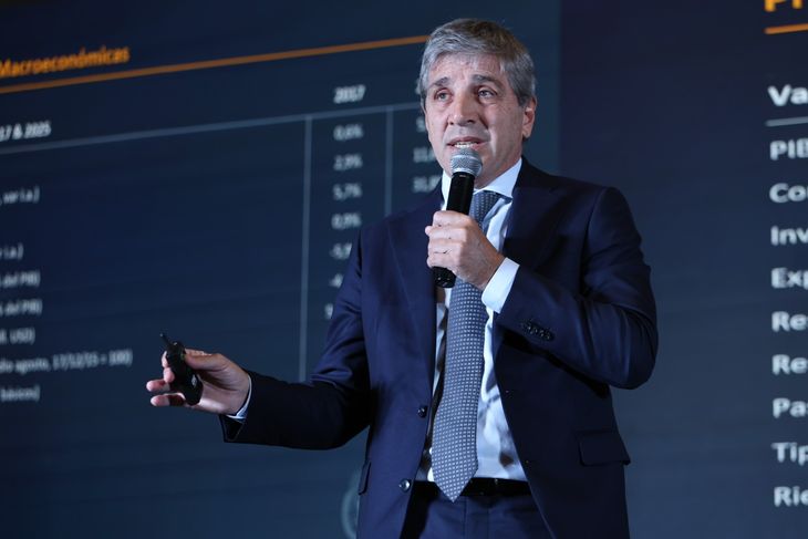 El ministro Luis Caputo puso fecha para los cambios