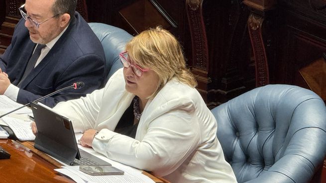 Sandra Lazo acusa la construcción de un relato por parte de la oposición durante su interpelación en el Parlamento.