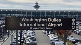 La decisión estipuló que todos los estadounidenses llegados desde países afectados deberán ingresar únicamente a través del Aeropuerto Internacional de Washington Dulles (IAD). La decisión estipuló que todos los estadounidenses llegados desde países afectados deberán ingresar únicamente a través del Aeropuerto Internacional de Washington Dulles (IAD).
