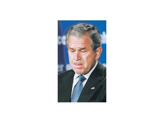 La crisis económica que golpea a EE.UU.tiñe negativamente el final del gobierno deGeorge W. Bush. Las fallas de seguridad queprecedieron el 11-S, la guerra en Irak y losavances sobre las libertades públicas tambiéngeneraron arduas polémicas en los últimosocho años.