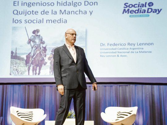 Social Media Day. Federico Rey Lennon utilizó el ejemplo de Don Quijote como el homo digitalis que consume información fragmentada y tiene ansias de grandes relatos que le vuelvan a dar sentido a su existencia.