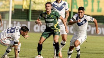 velez empato con defensa y justicia y se mantiene firme en la cima