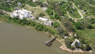 El frigorífico Casa Blanca anunció la suspensión de la faena y el envío de 220 trabajadores más al seguro de paro. El frigorífico Casa Blanca anunció la suspensión de la faena y el envío de 220 trabajadores más al seguro de paro.