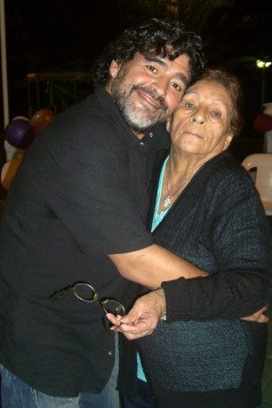 Amor. Doña Tota, la mujer más importante en la vida de Maradona. Jamás pudo sobreponerse a su partida.
