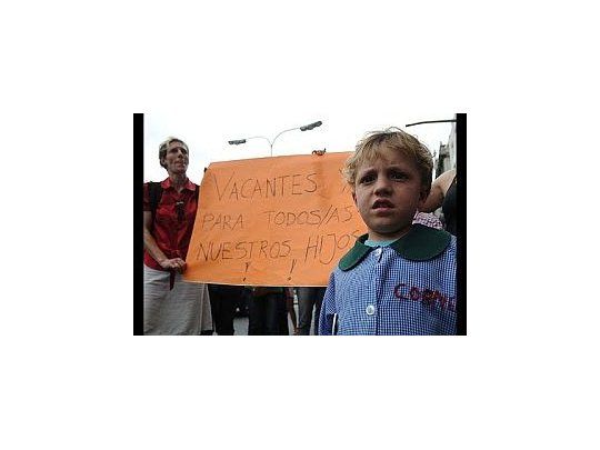Desde Anses explicaron que analizarán posponer la fecha de presentación de la libreta escolar, por los chicos que no tienen vacantes en la Ciudad.