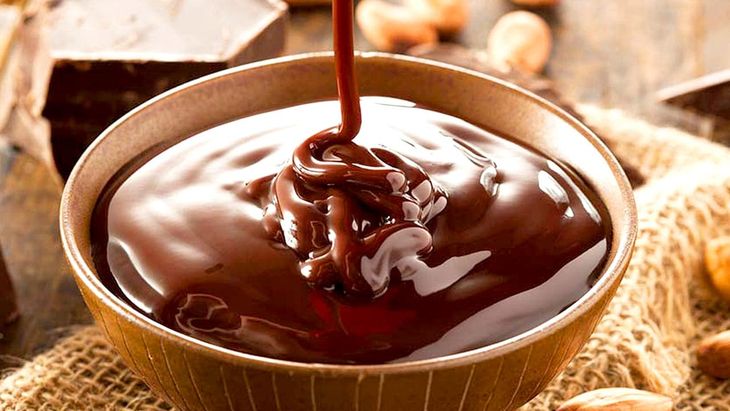 The chocolate cake is ideal for snack time or as a dessert. 