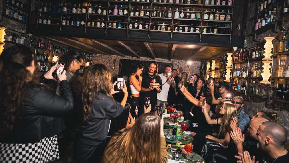 For investors: how much do you have to spend to have a theme bar franchise?