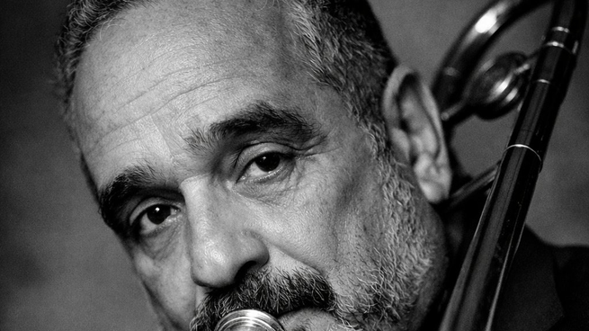 Colón comenzó su carrera a los 17 años y grabó más de 70 álbumes.