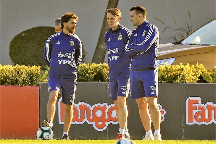 Pablo Aimar, Matías Manna y Lionel Scaloni en el entrenamiento de la Selección argentina.