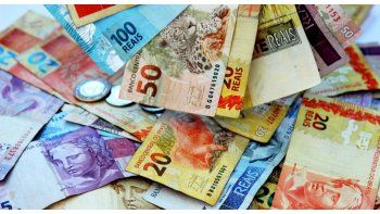 El real se apreció 0,2% a 3,268 y el Bovespa cayó 1,1%