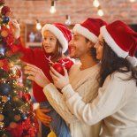 Crear manualidades de Navidad es la excusa perfecta para pasar tiempo en familia. Crear manualidades de Navidad es la excusa perfecta para pasar tiempo en familia.