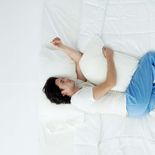 La postura al dormir puede reflejar estados internos y formas de vincularse. La postura al dormir puede reflejar estados internos y formas de vincularse.