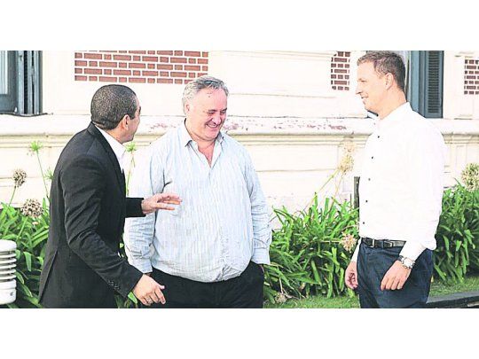Incorporaciones. El ex massista Walter Queijeiro junto a Joaquín de la Torre y al tinellista Hernán Lewin.