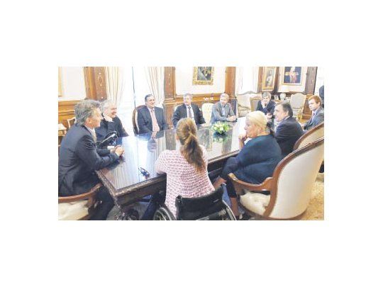 El Presidente recibió en su despacho de la Casa Rosada al ministro del Interior, Rogelio Frigerio, a  Federico Pinedo, Nicolás Massot (PRO);  Ángel Rozas  y Mario Negri, de la UCR, y a Elisa Carrió (Coalición Cívica).