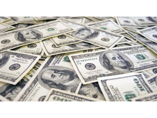 El Gobierno descartó una mayor suba del dólar y proyectó un crecimiento de 3% para 2017