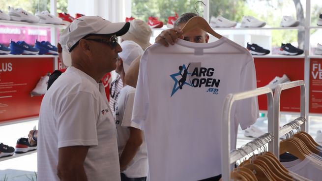 Los stands de venta en el Argentina Open, concurridos toda la semana.