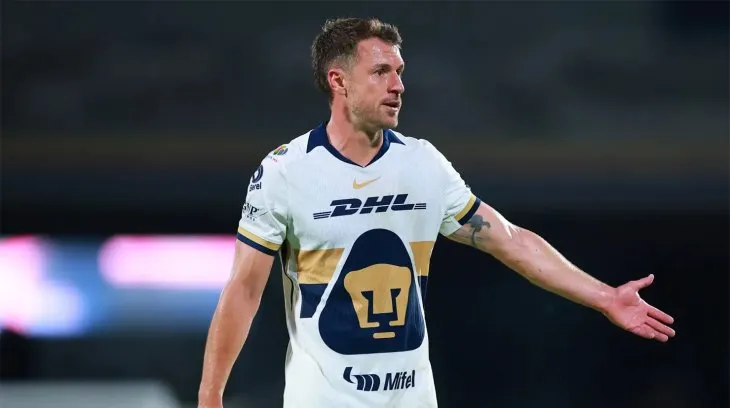 Tras varias semanas de silencio, Aaron Ramsey dio su punto de vista en las redes sociales sobre su conflictiva salida de Pumas. Tras varias semanas de silencio, Aaron Ramsey dio su punto de vista en las redes sociales sobre su conflictiva salida de Pumas.