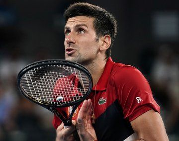 Por no vacunarse, Djokovic no podrá jugar el Abierto de Australia.