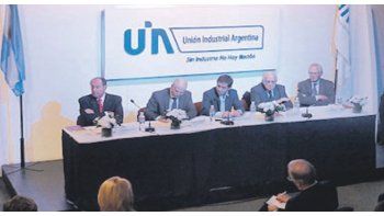 ámbito.com | Panel.  Los integrantes del panel 1 exponiendo sobre los distintos aspectos que hacen a la distribución de los recursos entre los distritos del país.