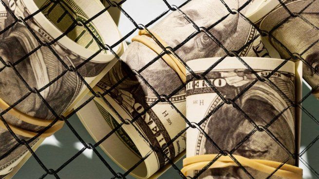 La conclusión de las declaraciones de Milei es que no tiene un plan para salir del cepo cambiario más allá de destruir al peso y algunos en el mercado financiero se empezaron a dar cuenta, la empezaron a ver.