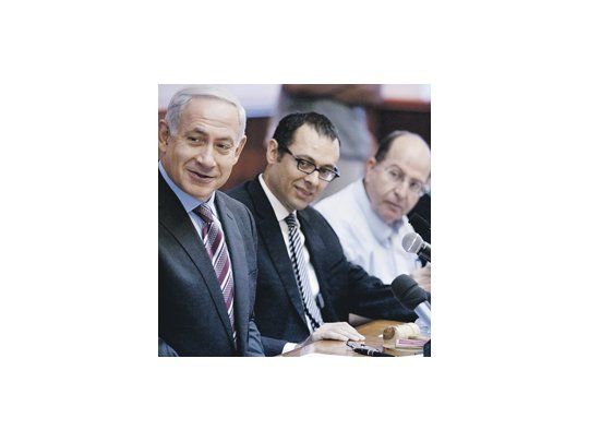 Benjamín Netanyahu presidió ayer la sesión semanal del gabinete en Jerusalén. Su relación con la prensa internacional está jalonada por una permanente tensión.