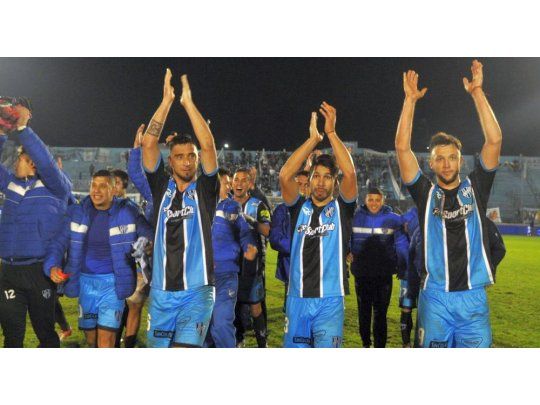 Almagro se metió en los 16avos de final gracias a un gran gol de Acosta. (Foto Prensa Copa Argentina).