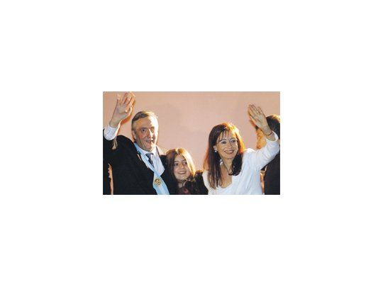 Más distante del personaje y desprejuiciado, Caetano opta por un enfoque más riguroso o, al menos, más totalizador que el de Paula de Luque, en un documental que, aun con baches, define una época y cuenta una vida, sin la sacralidad del relato oficial.