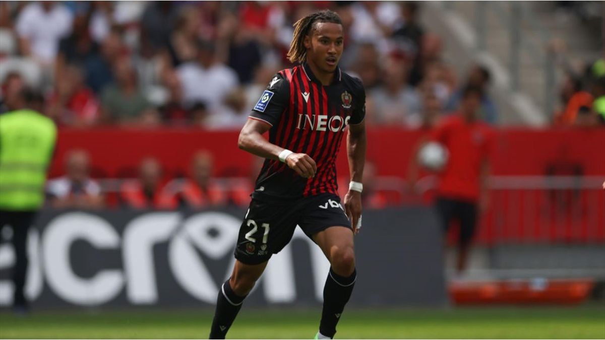 Shock in France: a Nice player was rescued after trying to jump from 100 meters high