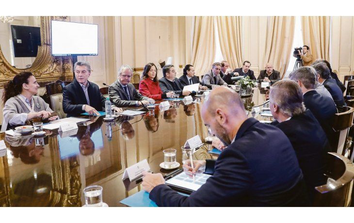 ámbito.com | Reuniones. Mauricio Macri presidió la reunión de Gabinete. Por la tarde, radicales como Ángel Rozas comenzaron a llegar a la Casa Rosada.