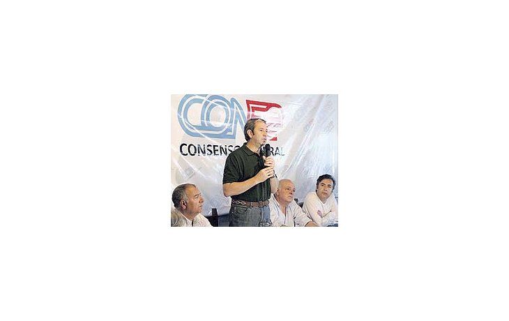 ámbito.com | Julio Cobos encabezó el fin de semana en Mendoza la primera cumbre de su partido Consenso Federal. El gobierno le responde con un encuentro de radicales kirchneristas enfrentados al vice.