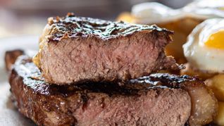 Con más de 30 años de historia, El Retorno combina cocina argentina, ambiente relajado y opciones variadas. Con más de 30 años de historia, El Retorno combina cocina argentina, ambiente relajado y opciones variadas.