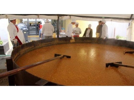 Villa María celebró con el locro más grande del mundo