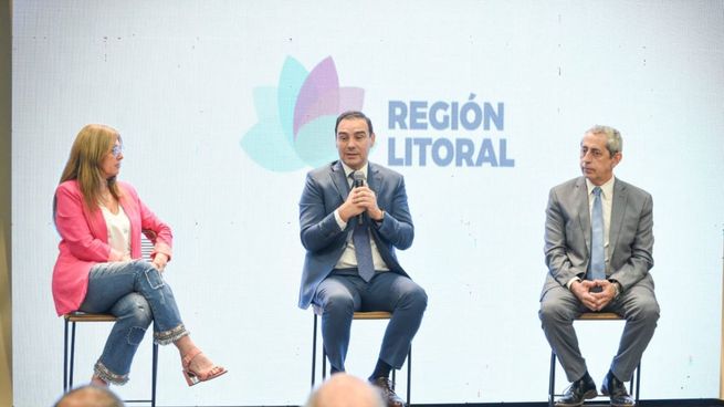 El gobernador de Corrientes, Gustavo Valdés, inauguró la reunión de las mesas técnicas de la Región Litoral.