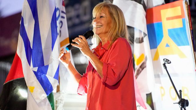 Carolina Cosse deja momentáneamente la Intendencia de Montevideo para hacer campaña por la presidencia de Uruguay.