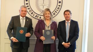 Desde el Ministerio de Seguridad Nacional remarcaron que la resolución tiene vigencia inmediata, por lo que las nuevas restricciones ya podrán aplicarse en los próximos partidos que se disputen en el país. Desde el Ministerio de Seguridad Nacional remarcaron que la resolución tiene vigencia inmediata, por lo que las nuevas restricciones ya podrán aplicarse en los próximos partidos que se disputen en el país.