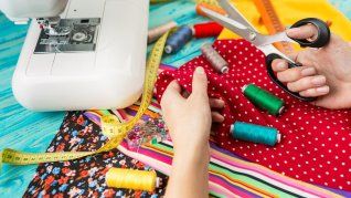 La ropa olvidada en el fondo del placard puede convertirse en tu próxima solución de diseño y orden.&nbsp;