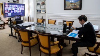 Kicillof se reunión con representantes de la UIA tras el endurecimiento de la cuarentena.