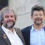 Peter Jackson junto a Andy Serkis. Peter Jackson junto a Andy Serkis.